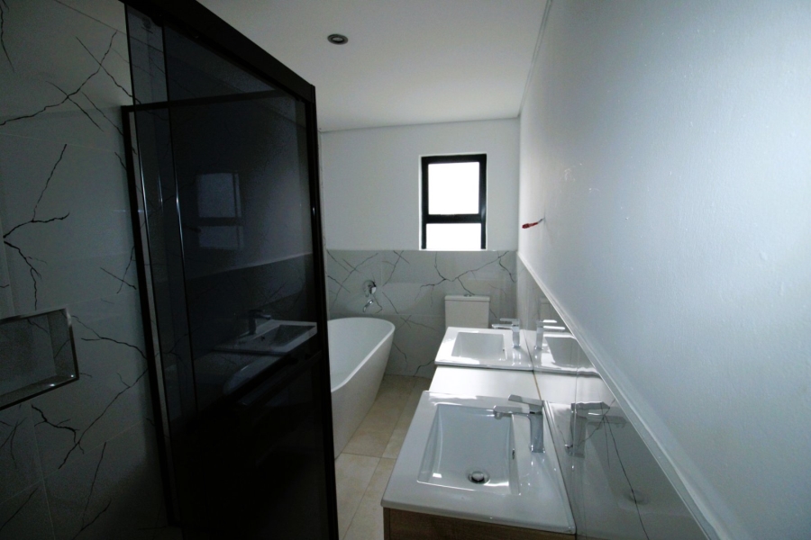 5 Bedroom Property for Sale in Gonubie North Eastern Cape